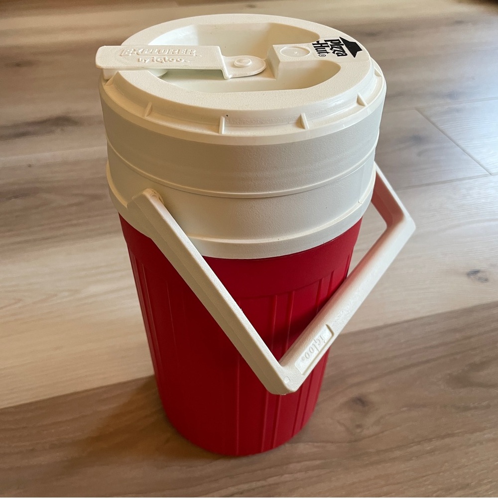Igloo Pizza Hut Classic Red and White Cooler vintage‎